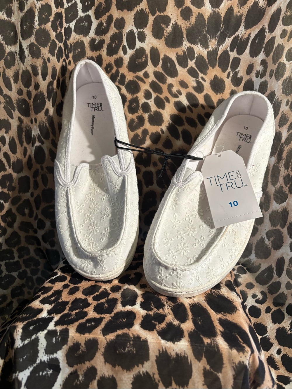 Time and Tru White Slip-On Flats with Floral Embroidery